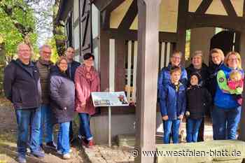 Neue Orientierungstafel an der Rochuskapelle in Paderborn