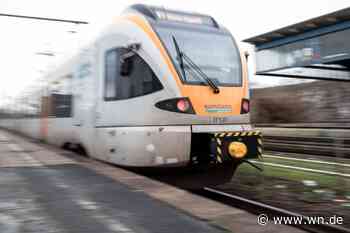 Zug erfasst Auto und schleift es mit