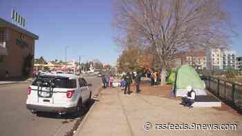 Campamento de inmigrantes en Denver es desalojado por la ciudad