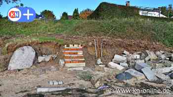 Rügen: Am Strand freigespülte Grabsteine geben Rätsel auf