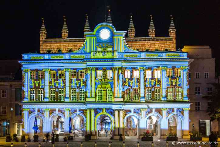 Am Montag beginnt die 21. Auflage der Rostocker Lichtwoche – zwischen Steintor, Rathaus, Uniplatz und Kröpeliner Tor erhellen bis zum 11. November 2023 zahlreiche Lichtinstallationen die Innenstadt.