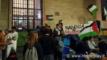 "Palestina libera" e "Intifada". Alla Sapienza nuove tende, stavolta contro Israele