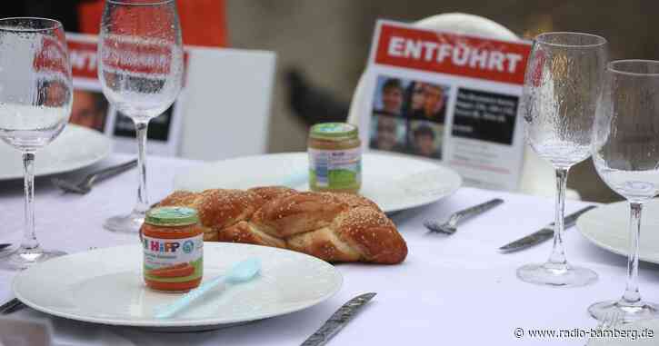 Schabbat-Tafel in München erinnert an Geiseln der Hamas