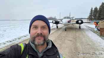 Small plane makes emergency landing on narrow gravel road north of Winnipeg