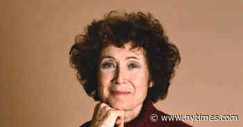 Helen Marcus, Prolific Photographer of the Famous, Dies at 97