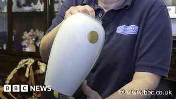 'Rare' Imperial vase gifted to Lincolnshire officer sold at auction