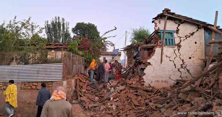 Mindestens 129 Tote bei Erdbeben in Nepal