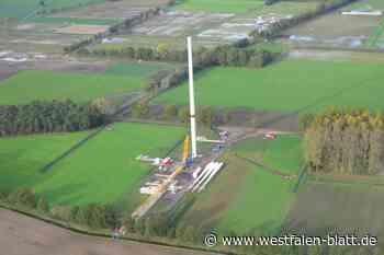 Windradturm wirkt von oben mickrig, aber von unten riesig