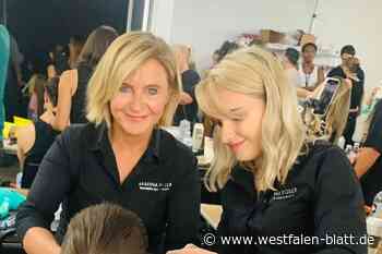 Zwei Herforderinnen stylen bei der Fashion Week