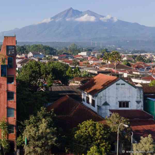 Sahabat Selojene creates 2.8-metre-wide hotel in Indonesia