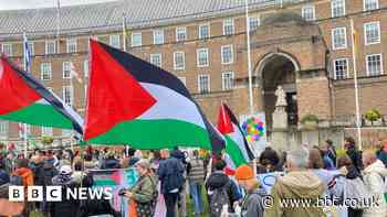 Bristol parents hold protest with pupils for Gaza children