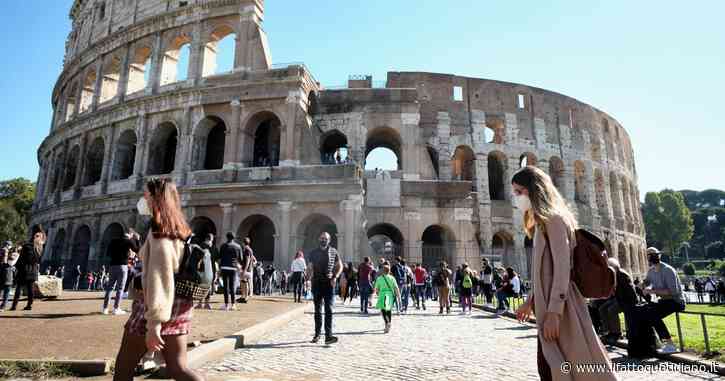 Selfie a pagamento e minacce ai turisti davanti al Colosseo: due centurioni condannati per tentata estorsione