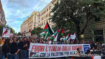 Corteo pro Palestina a Roma, striscioni e slogan contro Meloni e Israele