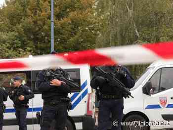 Donna ebrea accoltellata in casa a Lione, aggressore fugge dopo aver inciso una svastica sulla porta