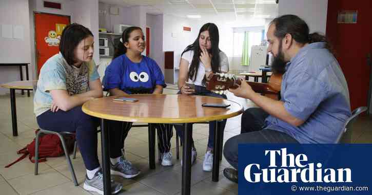 Integrated Jewish-Arab school in Jerusalem wins award for overcoming adversity