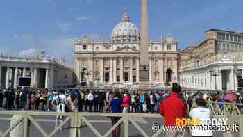 Ruba energia al metal detector di piazza San Pietro e picchia i poliziotti: paura fra i turisti