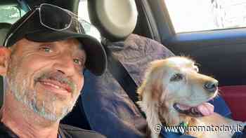 Parrucchiere offre riparo dalla pioggia a padre e figlia, lei torna per ringraziarlo: la storia è virale