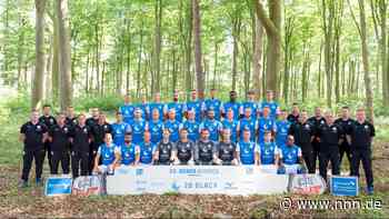 Spieler des FC Hansa geben Autogrammstunde in Rostock