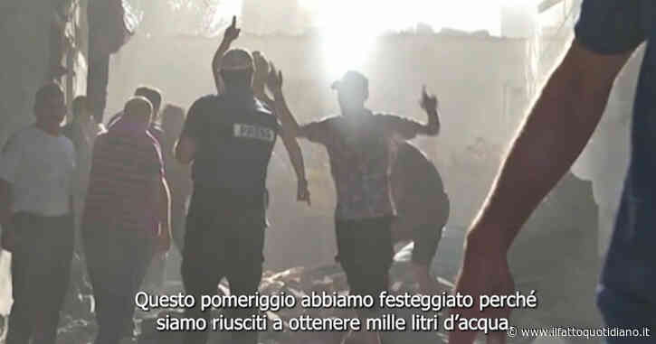 Voci di Gaza – Nel campo profughi di Khan Yunis manca l’acqua potabile: “Abbiamo festeggiato quando abbiamo riempito le taniche”