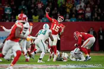 Mahomes Throws 2 TDs and Chiefs Hang on to Beat Dolphins 21-14 in Germany