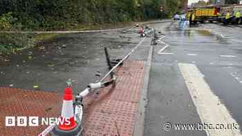 Nottingham: Appeal after lorry mounts pavement and hits wall