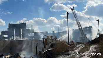 Fire crews put out 3-alarm blaze at townhouse complex in Vaughan