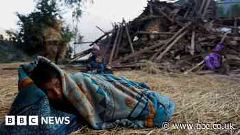 Nepal earthquake: Thousands spend night outdoors in cold