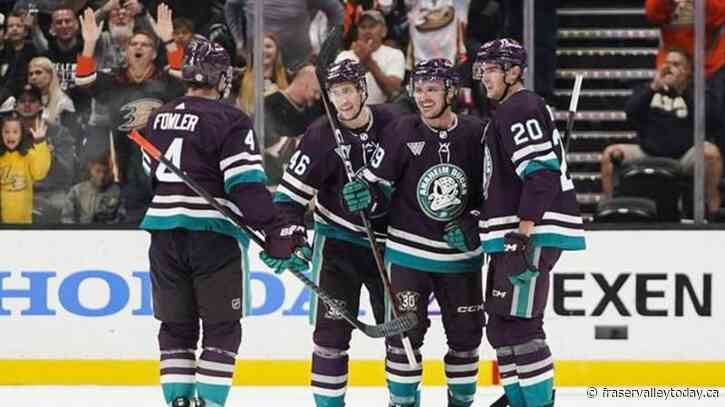 NHL roundup: Ducks score 4 goals in third period, hand Golden Knights first regulation loss