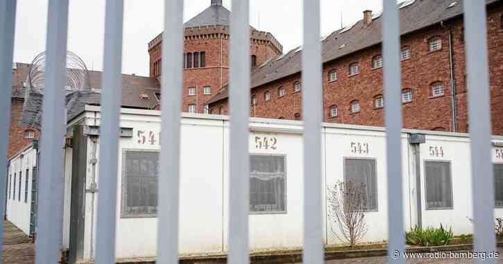 Verurteilter Mörder auf der Flucht – Polizei fahndet weiter