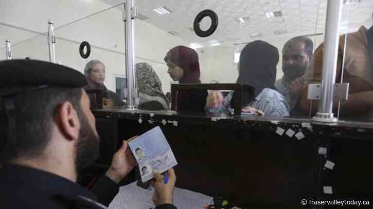 In the news today: Canadians in Gaza still waiting to cross into Egypt