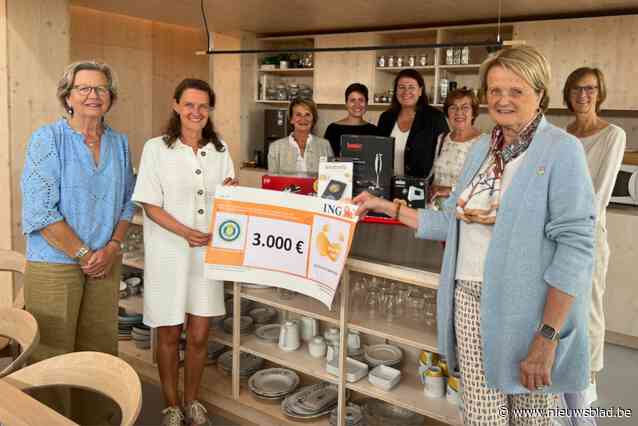 Warm Nest neemt cheque van 3.000 euro en keukenmateriaal in ontvangst dankzij Inner Wheel Knokke-Heist Oostkust