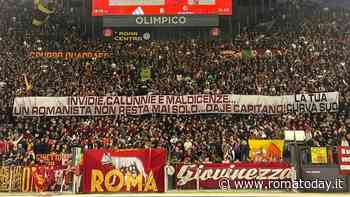 I tifosi della Roma contro Corona: striscioni e cori contro l'ex re dei paparazzi