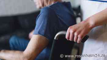 Bei Regen in Garten gesperrt, Nachtglocke abgestellt und durch Gang gezerrt und geschlagen