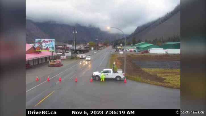 Rock slide near Keremeos closes Highway 3