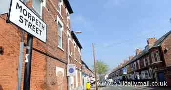 'Knifeman seen smashing windows of homes' in Spring Bank area