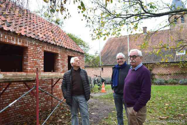 Heemkring bouwt smidse op heemerf zodat Zoerselse smidse Bogaerts na zestig jaar ballingschap in Brecht weer thuis kan komen
