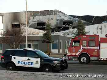 Firefighters contain south Edmonton commercial building blaze
