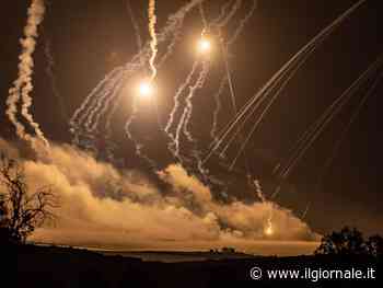 Gaza tagliata in due. Allarme a nord: 30 missili dal Libano