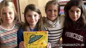 „Land Art“ in Gars: Grund- und Mittelschüler schreiben eigenes Rezeptbuch mit Uromas Hilfe