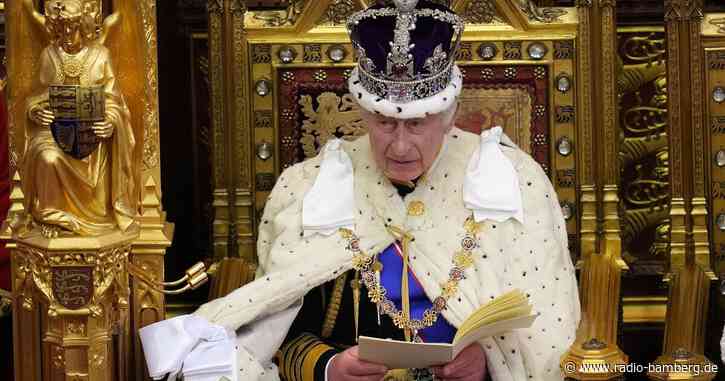 Pomp und Qualm: König Charles kündigt Anti-Tabak-Kurs an