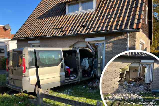 Brokstukken vliegen rakelings naast Gaston (97) en Maria (96) als bestelwagen gevel doorboort: “Mirakel dat ze dit hebben overleefd”