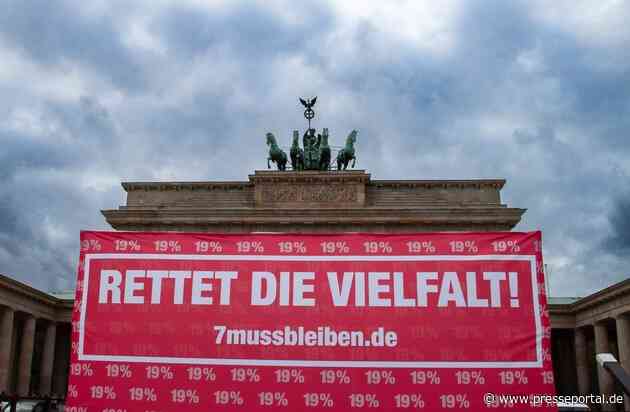 Initiative "Vereint für die Gastro" kämpft für Erhalt von 7 Prozent Mehrwertsteuer in der Gastronomie / Aufmerksamkeitsstarke Aktion vor dem Brandenburger Tor