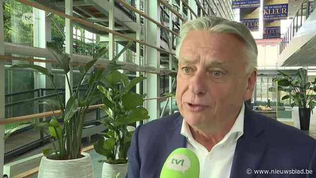 Burgemeester Dewael zat samen met directie Bose: "Hopelijk kunnen getroffen werknemers aan de slag bij andere bedrijven in Tongeren"