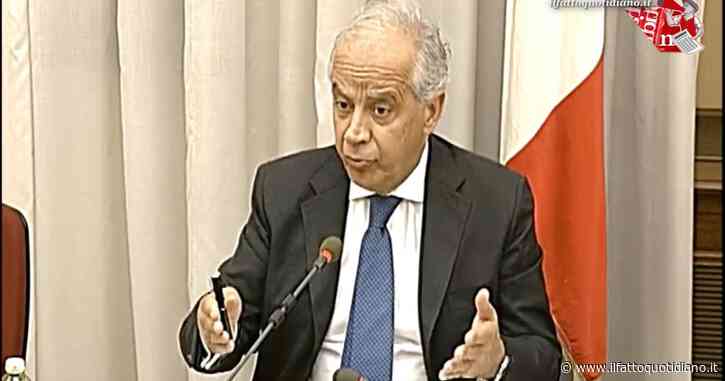 Migranti, Piantedosi: “In Albania? Solo uomini adulti”. Ma non scioglie i dubbi: “Forse quello neanche sarà un Cpr…”