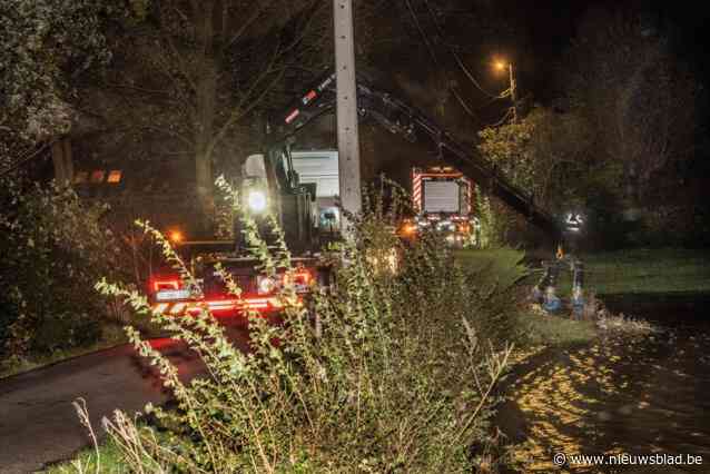 Civiele bescherming pompt hele nacht zodat water sneller door Roeselare kan: “Samenwerking is cruciaal om bewoners van Oostnieuwkerke en Roeselare te beschermen”