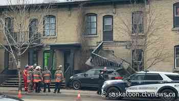 Saskatoon driver crashes into downtown apartment building
