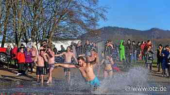 Nach einer Pausen von drei Jahren: Neujahrsschwimmen im Jenaer Südbad
