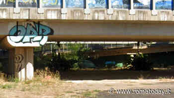 Tentato omicidio sotto al viadotto: senza dimora accoltellato all'addome dalla "coinquilina"