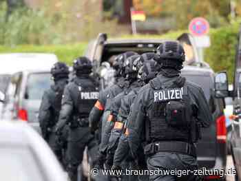 Lehrerin wohl mit Schusswaffe bedroht – Polizei sucht Täter