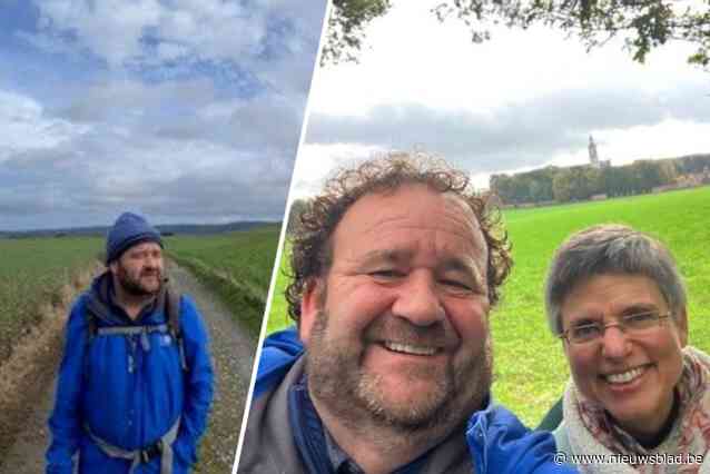 Steven wandelt door alle Vlaamse gemeenten: “Het lijkt wel alsof iedere voortuin bestaat uit stenen en een verdwaald boompje”